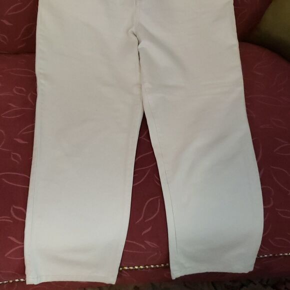 Bill Blass Easy Fit Petite Jeans - Picture 3 of 8